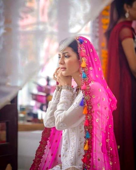 گُلاب لب بدن چاند اور آتشی رُخسار
نظر کے سامنے ایسا خزانہ ٹھیک ہے کیا ؟