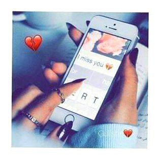 
کاش وہ آج خود مجھ سے رابطہ کر کے کہے
کہ میرا بھی دل نہی لگتا تمہارے بغیر"🍂