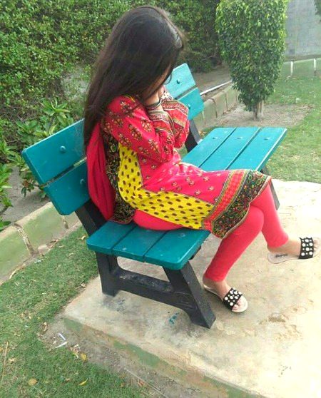 Mukhalfat sy meri shakhsiyat sanwarti hy
Main jalny walon ka bara ehtaram krti hun