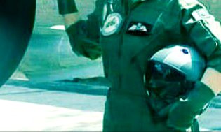 نہ ہم نے ذندگی کا سوچا ھے نہ ہی زمانے کا سوچا ھے....
ہم نے تو بس اس پاک وطن پر جاں لٹانے کا سوچا ھے۔..❤