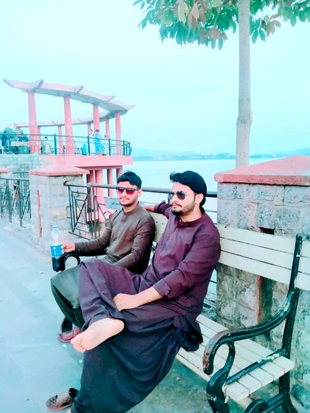 Kitni Khobsorat Thi Meri Zindagi 

Ay Khudaaa

Terai Hi Ek Bandy Nai Mujay Barbad Kar Diya.  Zakhami Dil💔