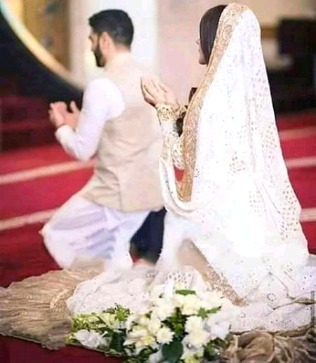 تیری نیندوں کا
صدقہ
ہم جاگ کر 
اتارتے ہیں