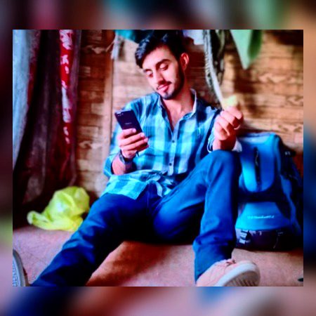 ٹھٹھرتی ہوئی شبِ سیاہ اور وہ بھی طویل تر

محسن ہجر کے ماروں پہ قیامت ہے دسمبر•••🖤