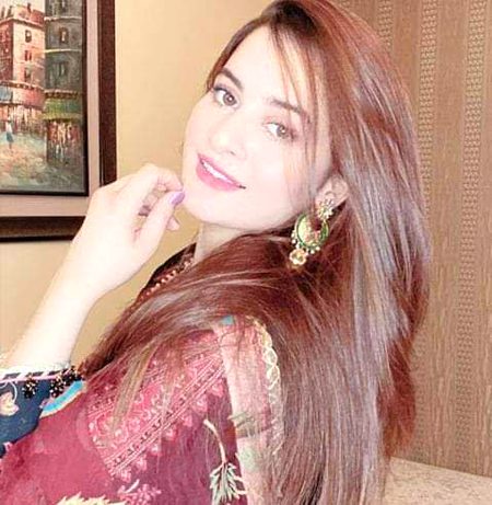 Baton se hi jeet lati hn dil sbka 😍💖
Aam c larki hn husun ka charcha ni krti 🙈✌️