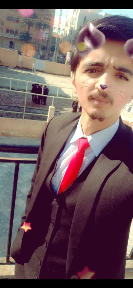 میں اِس لئے بھی محبت سے بچ کے رہتا ہوں
_
یہ لڑکیاں نہیں ہیں دوست یہ بلائیں ہیں۔۔!!