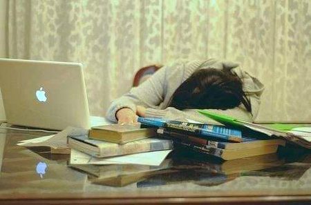 میں کسی ایسی جگہ کی تلاش میں ہوں_
_جہاں گہری تنہائی تو ہو مگر احساس تنہائی نہ ہو_🔥
