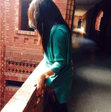 میں دو قدم چلتی ہوں 
اور پھر گر جاتی ہوں 🥺🥴
کیا یہی پیار ہے؟ 🙊🙈
★