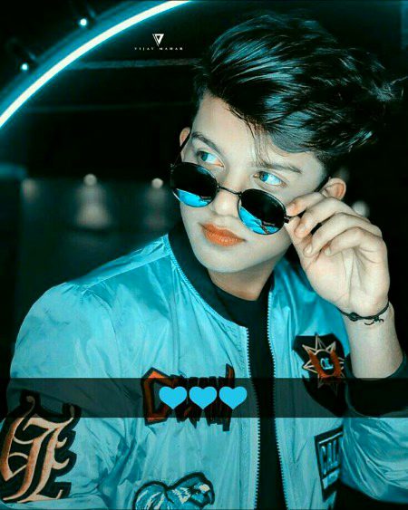 Sono 😶
Kaha ho yaar ap😥 
Mujhay tumhare bht Yad aye h ❤✌😌💦