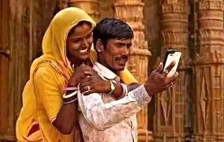 ﺷﺎﻡ ﮐﻮ ﺗﯿﺮﺍ ﮨﻨﺲ ﮐﺮ ﻣﻠﻨﺎ
ﺩﻥ ﺑﮭﺮ ﮐﯽ ﻣﺰﺩﻭﺭﯼ ﮨﮯ