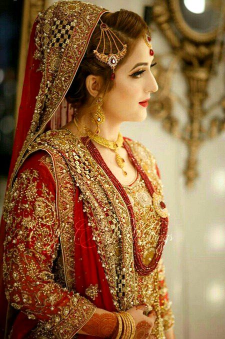 میری چاہت کی انتہا دیکھنی ہو تو دل سے دل لگا کر دیکھو
تیرے دل کے ساتھ یہ دل نہ دھڑکے تو سزائے موت دے دینا