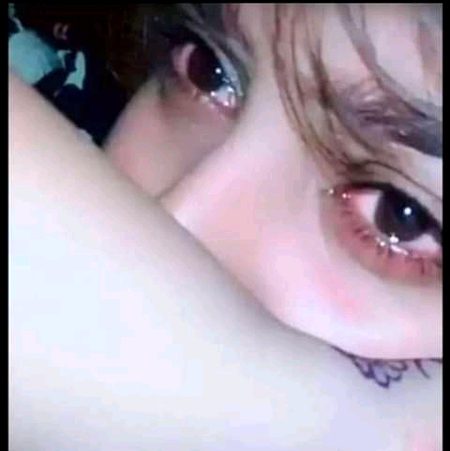 چھوڑونہ یار کیا رکھا ہے سننے سنانے میں
�💔💔
کسی نے کسر نہ چھوڑی دل دکھانے میں
🔥💯