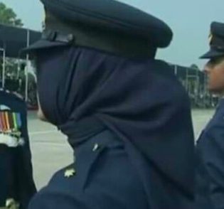 ﺟﺲ ﻃﺮﺡ ﻣﺤﺒّﺖ ﺩﯾﻨﮯ ﮐﮯ ﻟﺌﮯ " ﻭﺳﯿﻊُ ﺍﻟﻘﻠﺐ " ﮨﻮﻧﺎ ﺿﺮﻭﺭﯼ ﮨﮯ،
ﺍﺳﯽ ﻃﺮﺡ ﻣﺤﺒّﺖ ﺳﻤﯿﭩﻨﮯ ﮐﮯ ﻟﺌﮯ " ﻭﺳﯿﻊُ ﺍﻟﻈّﺮﻑ " ﮨﻮﻧﺎ ﺿﺮﻭﺭﯼ ہے❤️💯