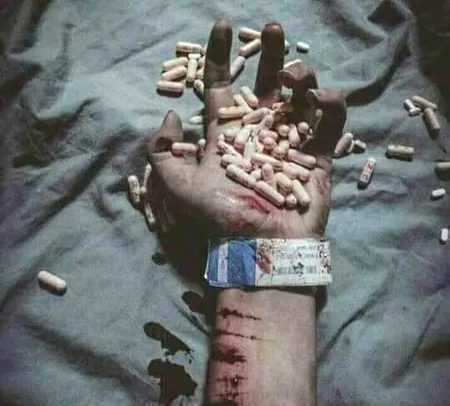 *زندگی سکھا رہی ہےآہستہ آہستہ*‼️
*لوگ نیند کی گولیاں کیوں لیتے ہیں.*‼️
**💞💞💞
