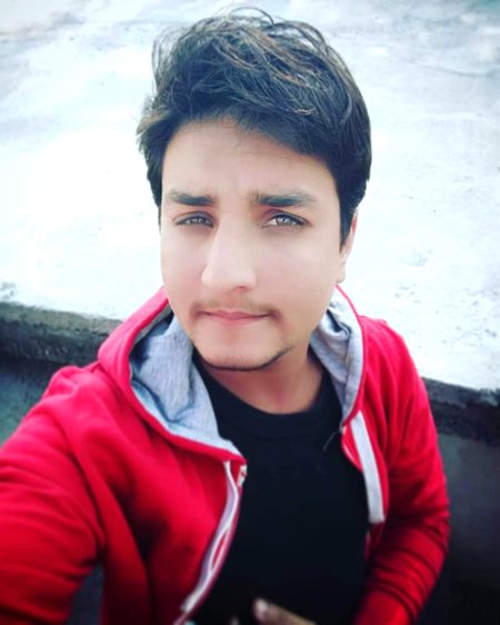وہ روز میرا دل دُکھاتا ہے مجھے بہت رُلاتا ہے اور دیکھو میں خوش بھی پھر اُسی سے بات کرکے ہوتی ہوں..!!