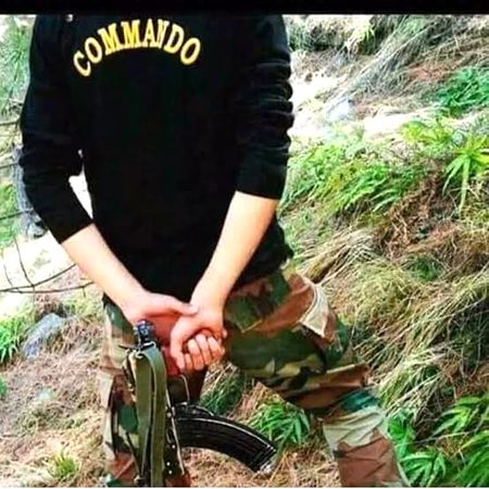 بے بس اتنے ہیں تیرے عشق میں کہ بھول جاتے ہیں گفتگو کرنا😣