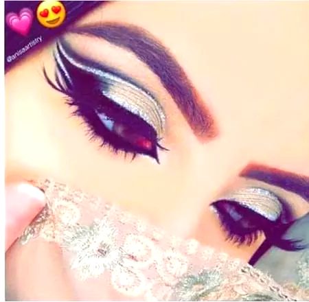 وہ نقاب اوڑھ کر سمجھتے ہیں خود کو محفوظ
😚😚
انہیں کیا خبر عشق شروع نگاہوں سے ہی ہوتا ہے
😍😍😍