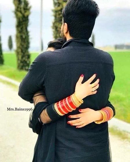 گلے لگا کے مناتی ہے وہ مجھے ہر بار😍
میں جان بوجھ کے ہر روز روٹھ جاتا ہوں💓🥀🥀
