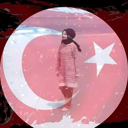 ترکى میں کچھ دِنوں پہلے ایک زلزلہ آیا.. کافى نقصان هوا.اس میں میرى ایک دوست بہت برى طرح زخمى هوئى.آپ 
سب  سے گزارش هے کے سب کے لئے دعا کریں اللّٰه سب کو جلداز جلد صحت یاب کرے. آمین.
Turkish Friend : Sagli