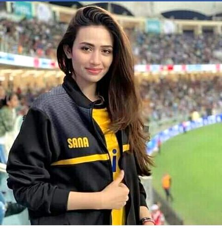 Yun to har ada bhaati he teri

Per tera wo muskurana jaan leva ha..
Mundy Jutta Day