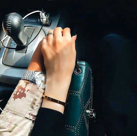 Bicharne ka tum say irada kiya hai
Waada jo kiya hai, aadha kiya hai
Kasy main tumko ye samjhao
dard main apna kasy dekhao
Kyun meray naseebon me tanhaiyan
Tu sunta nahi hai kyun ye duhaiyan
Ke tere peche bhagun jese parchaiyan
Tu beparwaah…


💓💓💓