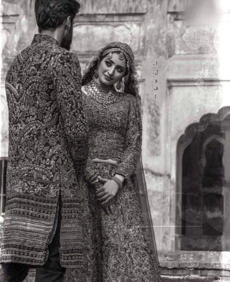 زرخیزئ شباب سے پہنچیں نہ عرش پر 
زیرِ  قدم  خُدا  کرے  اُن  کے  زمِیں  رہے