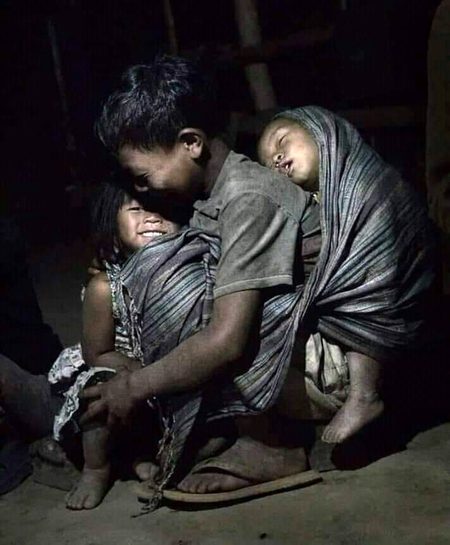 یہ بھی  پل صراط سے گزریں گے کیا
 
 جنہوں نے زندگی میں ہی جہنم  جھیلی ہو😭😭😭