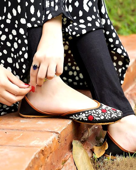 بےوفا وقت تھا تم تھے یا مقدر میرا
بات اتنی ہے کہ انجام جدائی نکلا