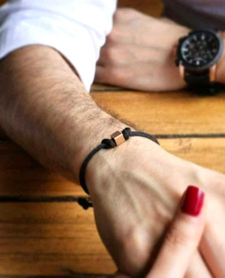 ، ﺗﻢ ﻣﯿﺮﯼ ﺗﺎﺭﯾﺦ ﭘﯿﺪﺍﺋﺶ ﭘﻮﭼﮭﺘﮯ ﮨو
ﺗﻢ ﻟﮑﮫ ﻟﻮ ﺟﻮ ﺗﻤﮩﯿﮟ ﻣﻌﻠﻮﻡ ﻧﮩﯿﮟ