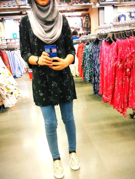 Jo mujhe ignore kary
Allah kary wo phisal kr giray😉😉