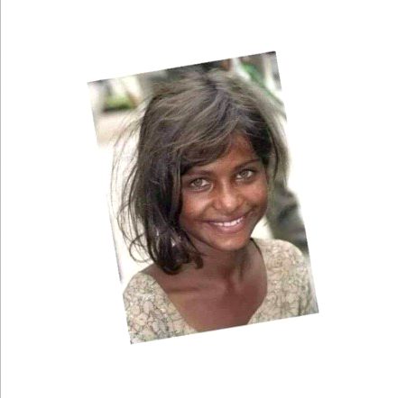 ﺧﻮﺑﺼﻮﺭﺕ ﻧﻘﻮﺵ ﻭﺍﻟﯽ ﮔﺪﺍﮔﺮ ﻟﮍﮐﯽ
ﺳﯿﺎﮦ ﺑﺨﺖ ﻧﺎ ﮨﻮﺗﯽ ﺗﻮ ﭘﺮﯼ ﮨﻮﺗﯽ