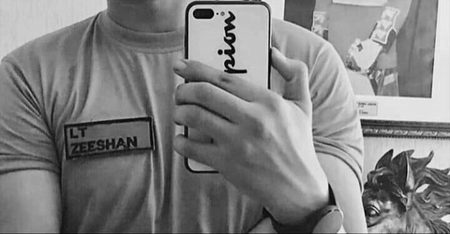 لازم نہیں حیات میں احباب کا ہجوم
ہو پیکرِ خلوص تو کافی ہے ایک شخص۔!!!