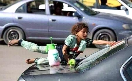 چھان مارے ہیں فلسفے سارے
روٹی ہی سب پہ بھاری ہے