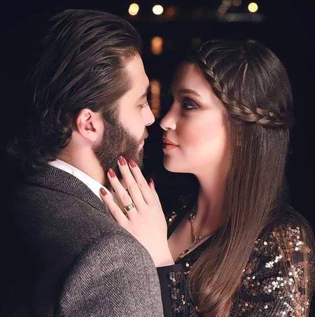 @ ❣️جو کرتے ہیں ----محبت 🌹
♦️وہ کھبی ستایا نہیں--- کرتے 💗
⭐دے دتے ہیں جان ---گر 💛
💘آزمایا نہیں--- کرتے🌷   ہر حال میں رکھتے --ہیں ❣️ 💓  محبت کا --بھرم ،،،💗  💗  کسی کے کہنے پے چھوڑ جایا نہیں--- کرتے     🌹  آیک بار جولیتے-- ہیں 💘   💘    وعدہ آنے ----ک  ❣️  شعلوں" پہ "چل" کے" آ" جاتے "  پر "گھبرایا "نہیں--- کرتے 🌷
ذویان افضل