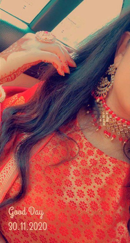 چوم لیتی ہیں لٹک کر کبھی چہرہ تو کبھی 😏لب۔۔۔
تم نے اپنی زلفوں کو بڑا سر پہ چڑھا رکھا ہے۔۔۔🙄