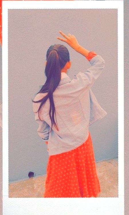 Meri cheekh sy ik bheer tu ikathi hui
Bs ik wo shakhs na aya jisy main ny pukara
Miss u alot😥😥
