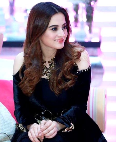سنو
☺
تم نا یوں مسکرا کر نہ دیکھا کرو
😍😍
جان لینے کے اور بھی طریقے ہیں
😘😘