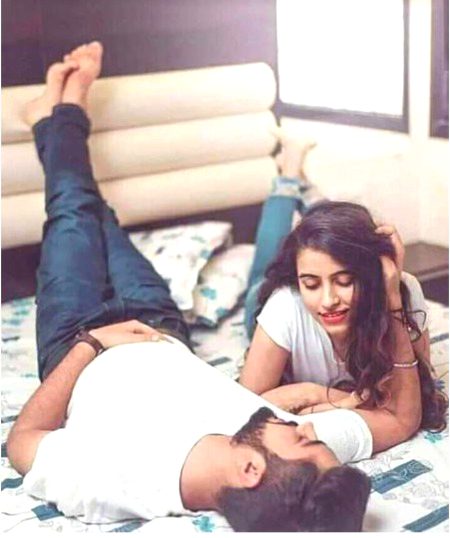 دل تو کرتا ہے کہ میں_خرید لوں تیری تنہائی...!.مگر افسوس میرے پاس خود 
_تنہائی کے سِو| کُچھ نہیں..💕❤💕❤