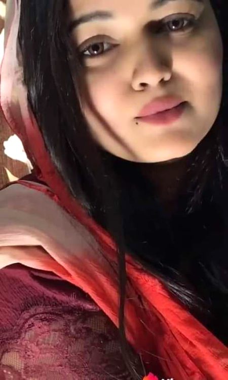 تیغ قاتل ہے ترے _ نچلے ہونٹ کا تل
اک بار جو دیکھا تو سو بار مرے ہیں