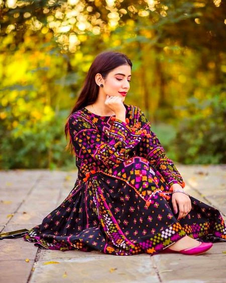 معلوم  نہیں  کون  سی  بستی  کے  مکیں  تھے 
کچھ لوگ مری سوچ سے بھی بڑھ کے حسیں تھے
 💞