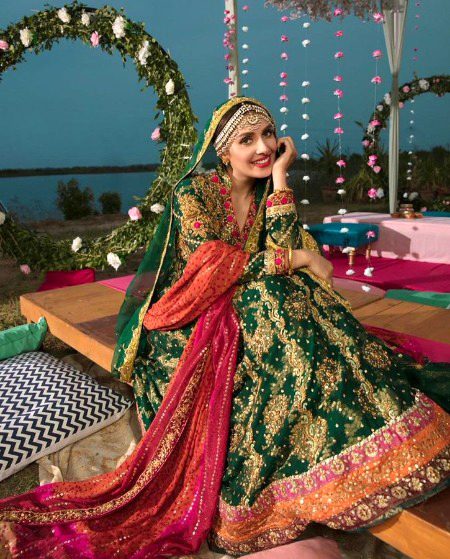 Ayeza khan looking so cute 😍😍