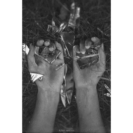 کب تلک تیرے عشق کو روؤں
میرے گھر کے بھی سو مسائل ہیں
ایک ہفتے کے سات دن کومل 
اور میرے آٹھ نو مسائل ہیں