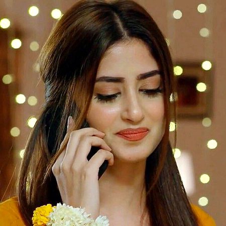 یہ چپکے چپکے نہ تھمنے والی ہنسی تو دیکھو ۔۔۔  ❤  
وہ ہمارے ساتھ ہے تو ذرا ہماری خوشی تو دیکھو۔۔۔  ❤