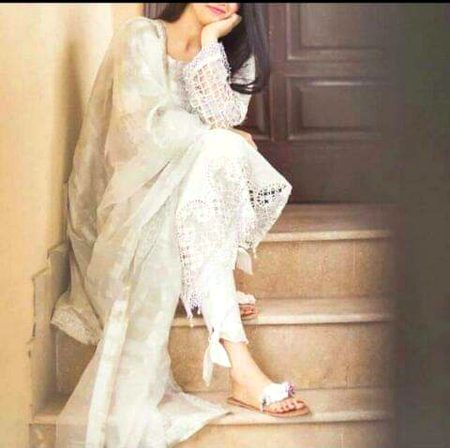 ہر روز دل اُداس ہوتا ہے اور شام گزر جاتی ہے ۔
ایک روز شام اُداس ہوگی اور ہم گزر جائینگے..