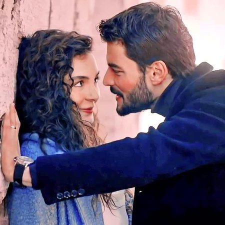 لگی ہوئی ہیں بہت سی بیماریاں مجھ کو
مگر میں اب بھی تیرا روگ پال سکتا ہوں
_🌹