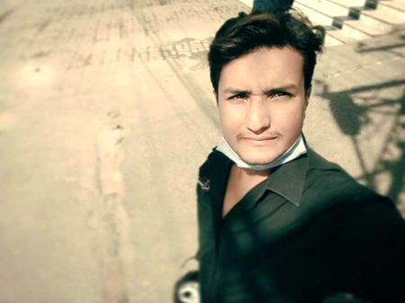 حالات نے چہرے کی چمک چھین لی ورنہ
دو چار برس میں یوں____بڑھاپے نہیں آتے____!!

💔