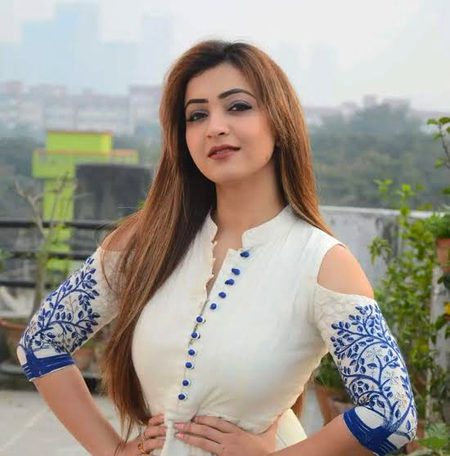 Hosh kisko kahan hota hai,
Rubroo jab woh mehrban hota hai…