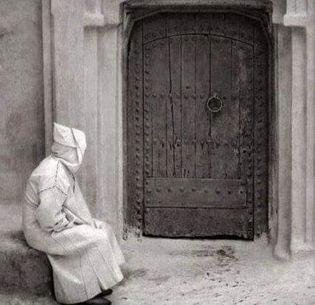 حدود وقت کے دروازے منتظر ہیں نسیمؔ
کہ تو یہ فاصلے کر کے عبور دستک دے