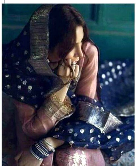 Udas   beithy  hoto  

Apna  dil  becjh du

Kehlny  ky  liye ❤