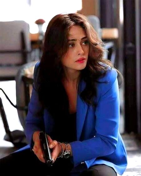 آنکھ کُھلتے ہی مرے ہاتھ سے چِھن جاتا ہے..
حالتِ نیند میں اِک خواب سے مانگا ہوا تُو!!