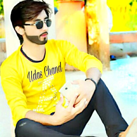 بنا مطلب کے بات کرے مجھ سے
Chaand 😭
ایسے اک شخص کی تلاش میں ہوں🍁